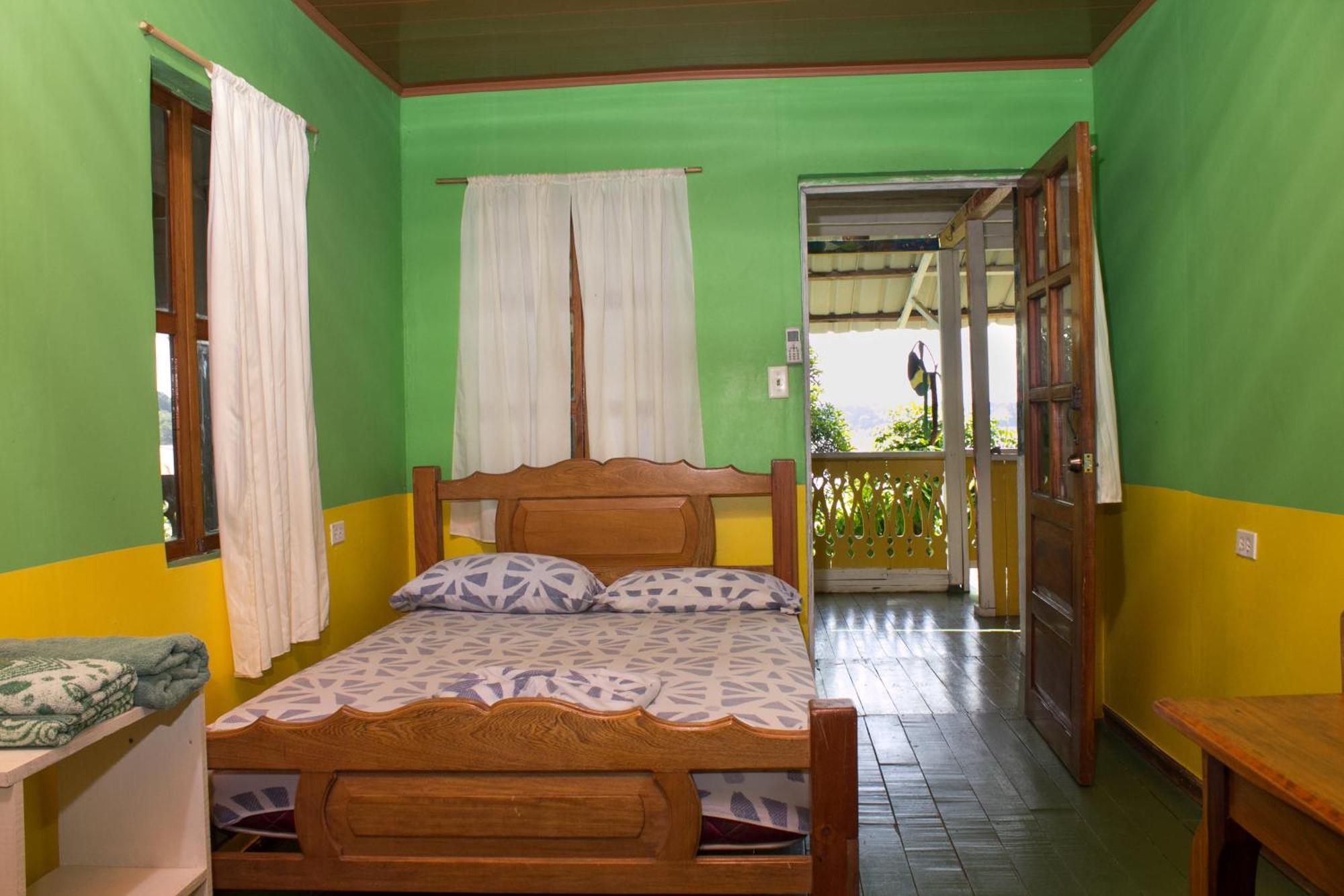 Bastimentos Hill Guest House Bocas del Toro Room photo